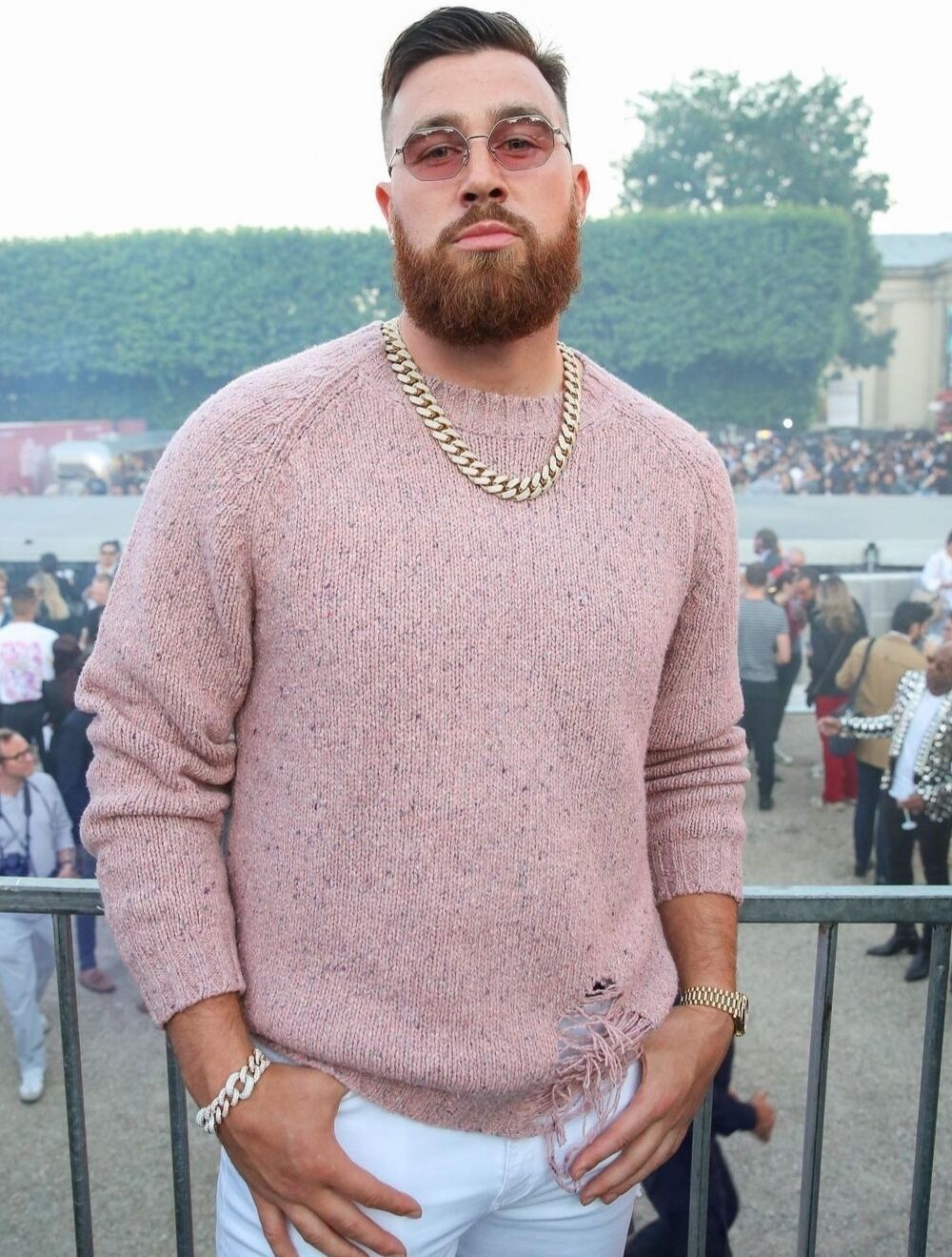 Travis Kelce cuida mucho su estilo y suele sorprender con outfits...