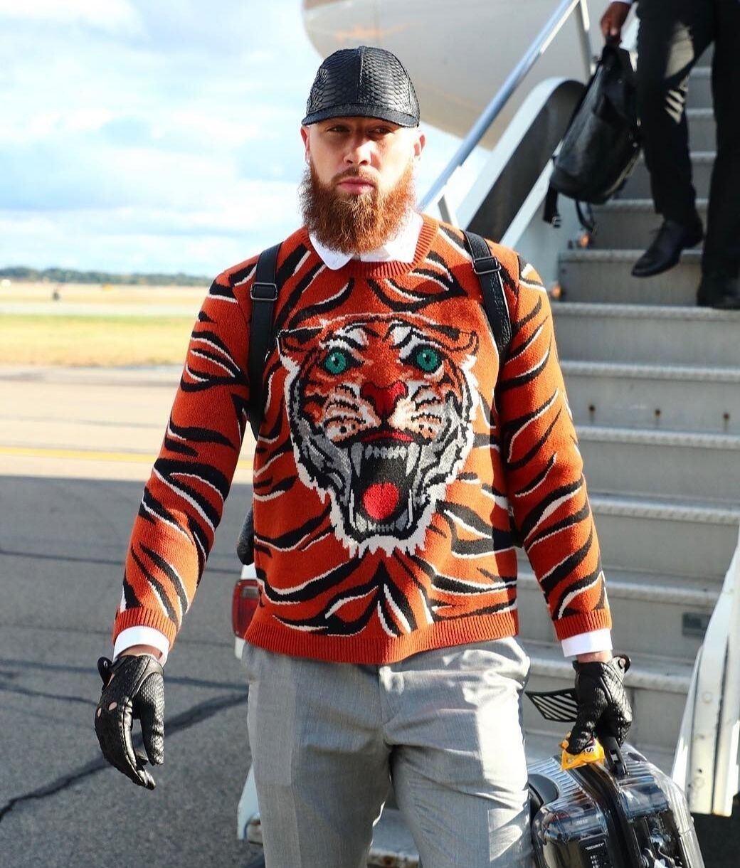 Travis Kelce cuida mucho su estilo y suele sorprender con outfits...