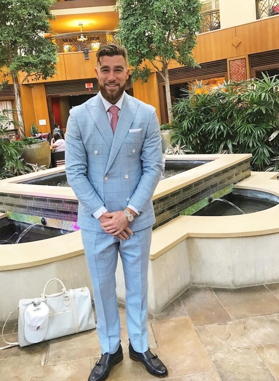 Travis Kelce cuida mucho su estilo y suele sorprender con outfits...