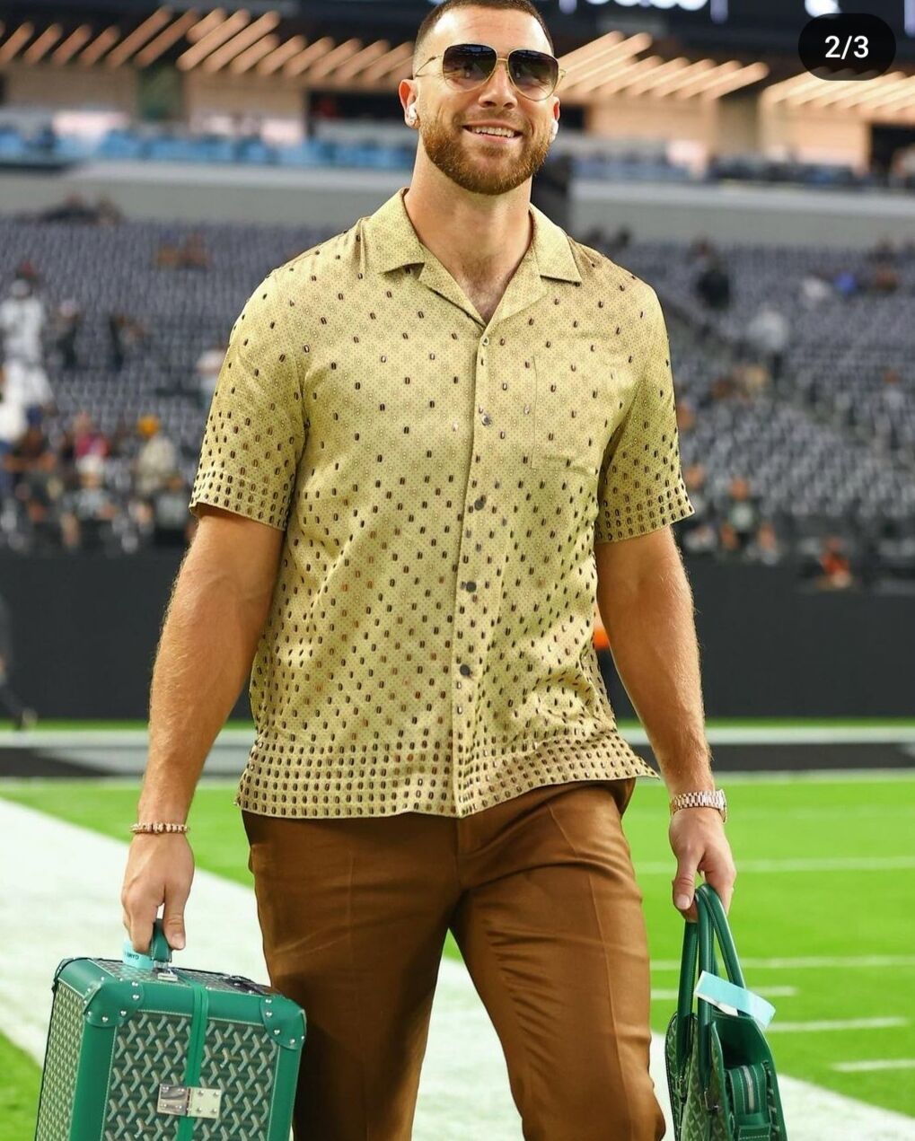 Travis Kelce cuida mucho su estilo y suele sorprender con outfits...