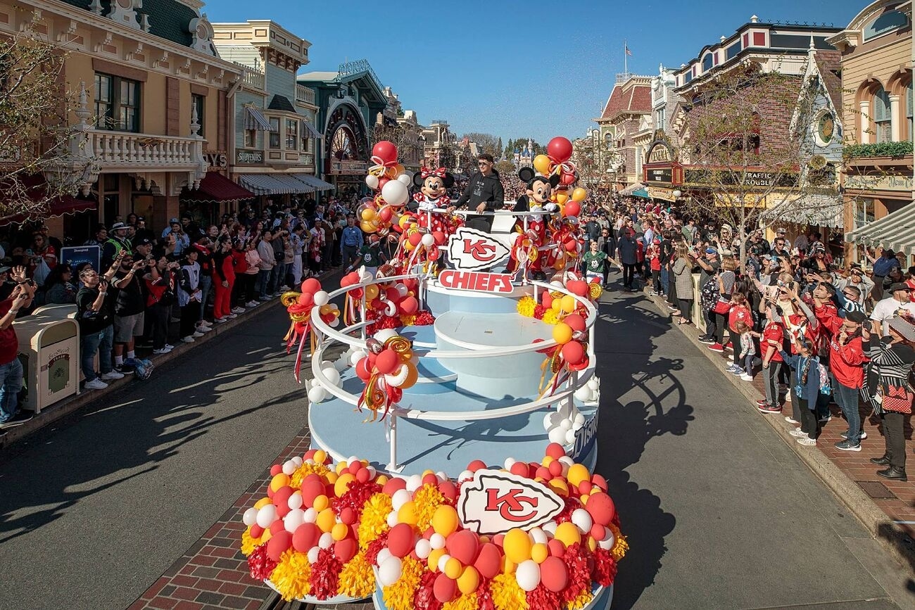 El desfile del campen se est haciendo costumbre en Kansas City.