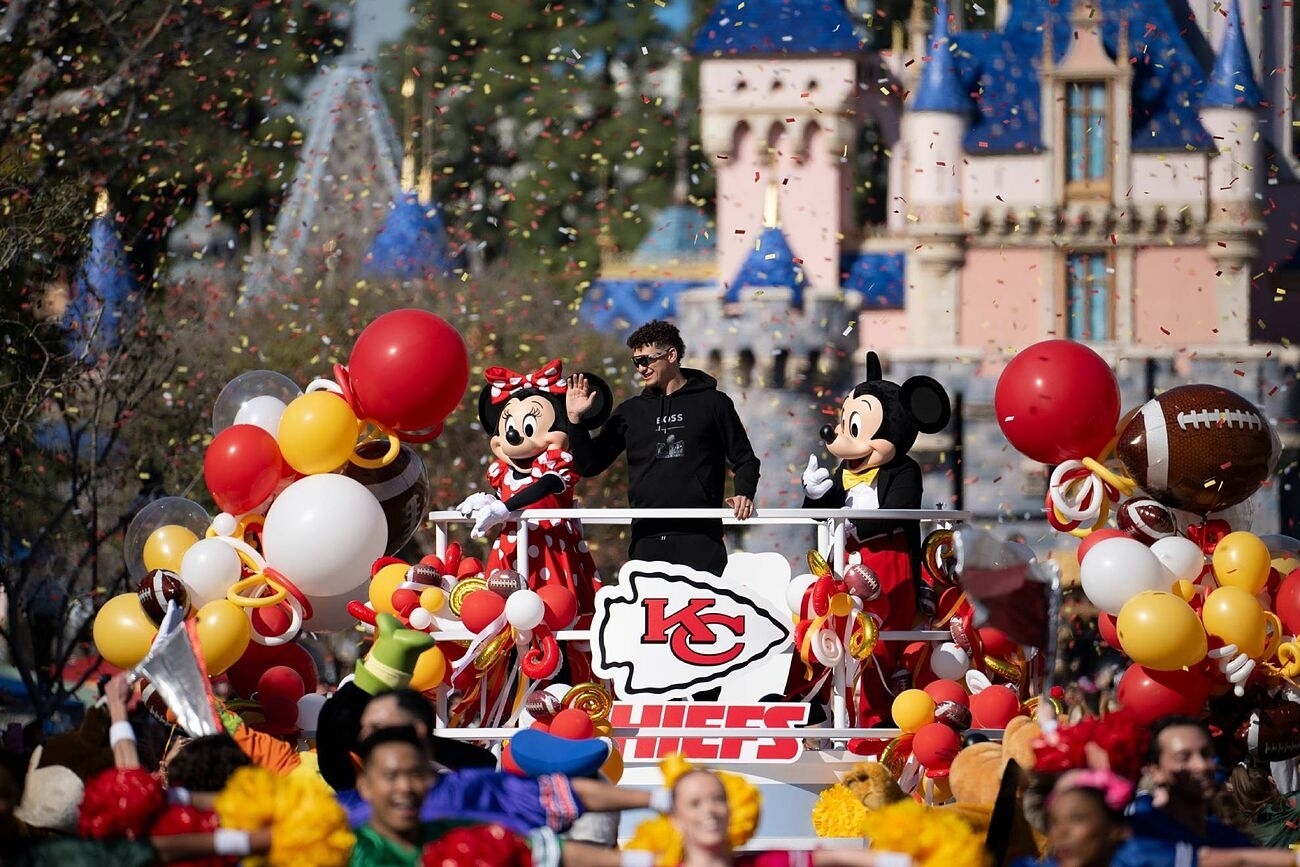 Minnie y Mickey Mouse custodian al mejor QB de la NFL en la...