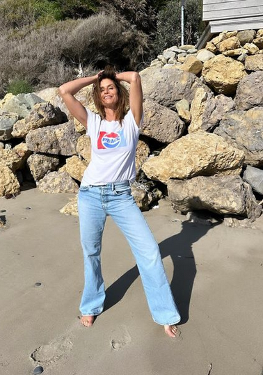 Cindy Crawford cumple 58 aos y sigue igual de radiante: lbum...