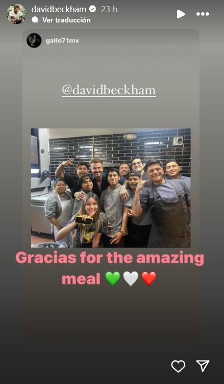 El personal del restaurante que visit Beckham se tom una fotografa con el astro ingls