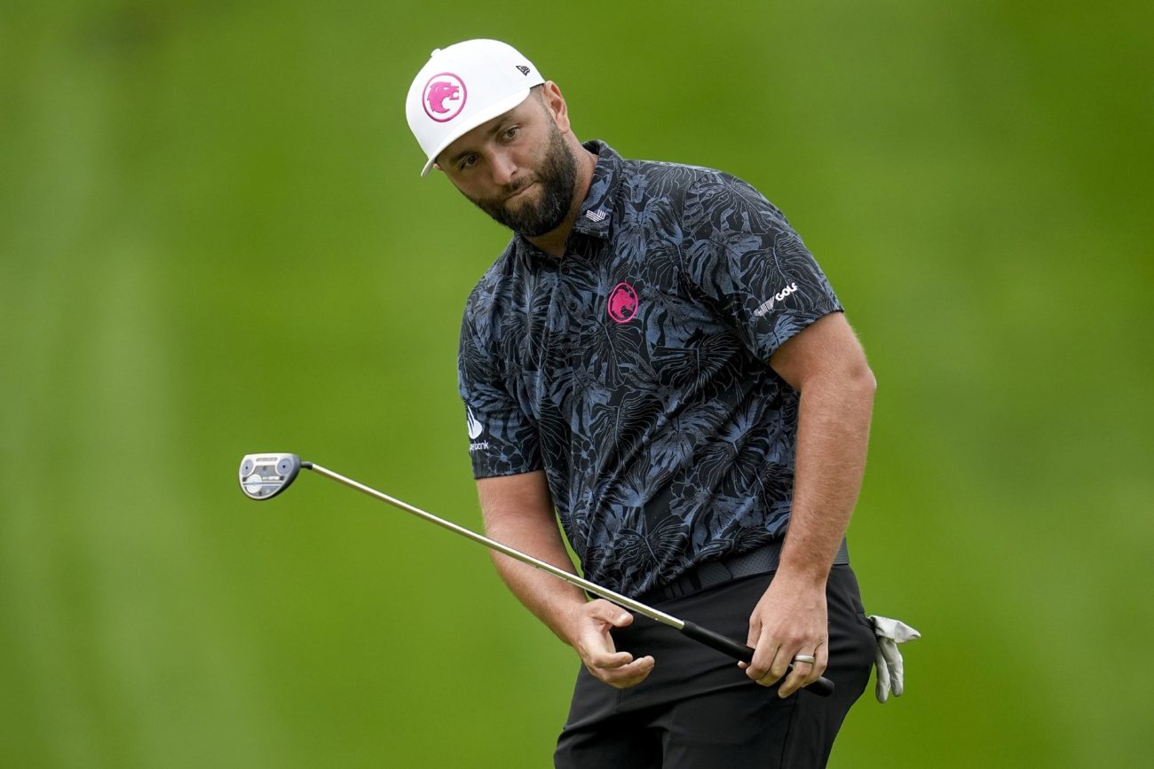 El golfista espaol, Jon Rahm se col sorpresivamente en el segundo...