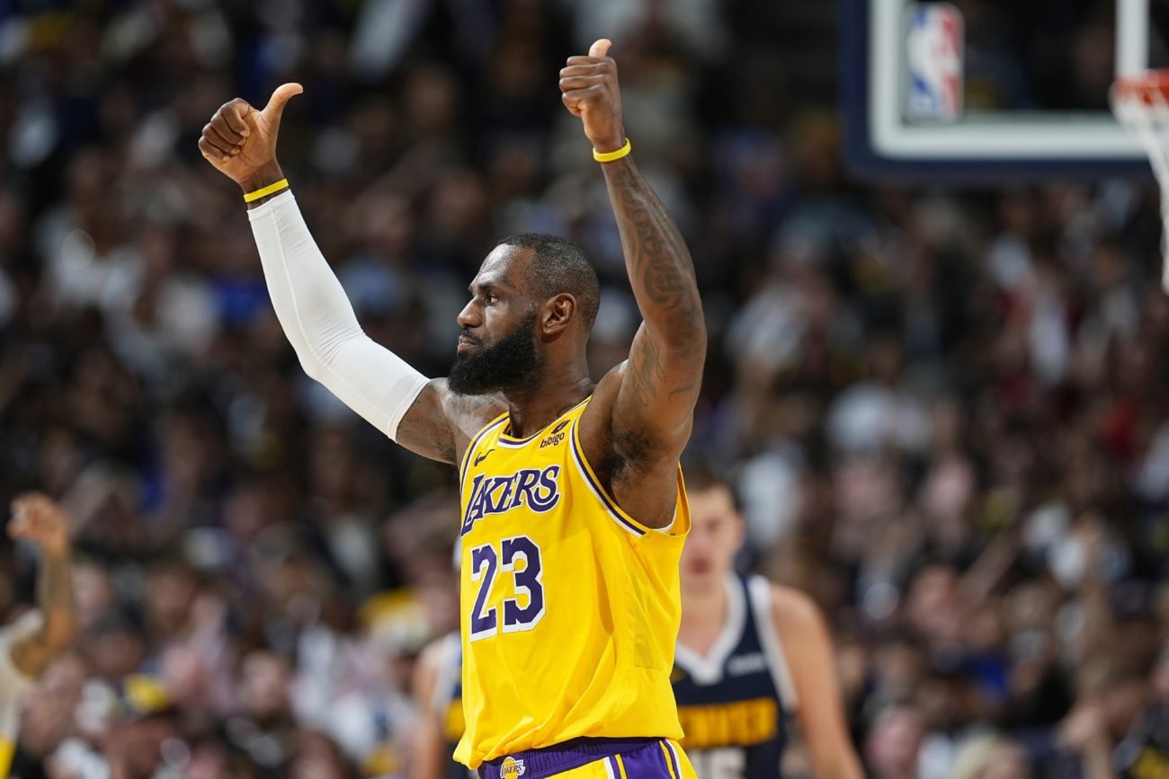 LeBron James es la primera figura de la NBA presente en el recuento,...