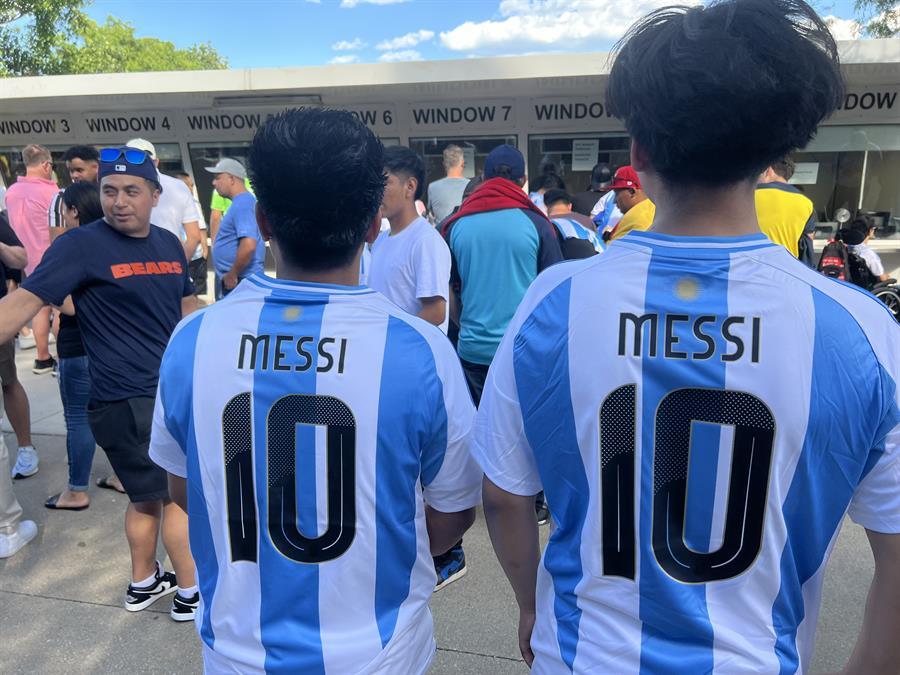 La camiseta del 10 de Messi con Argentina invadi las calles de...