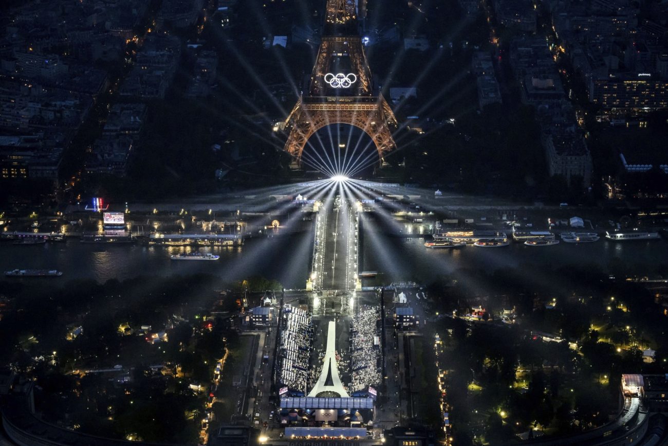 La orre Eiffel se vistio con los aros olmpicos y los colores de la...