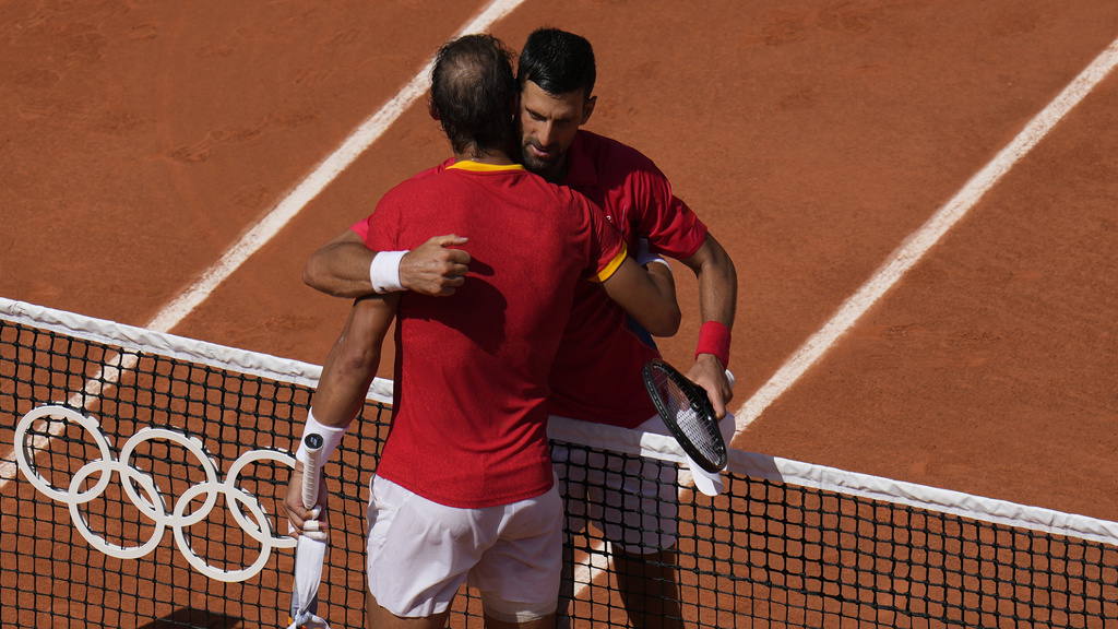 Así se saludaron Nadal y Djokovic tras el triunfo del balcánico.