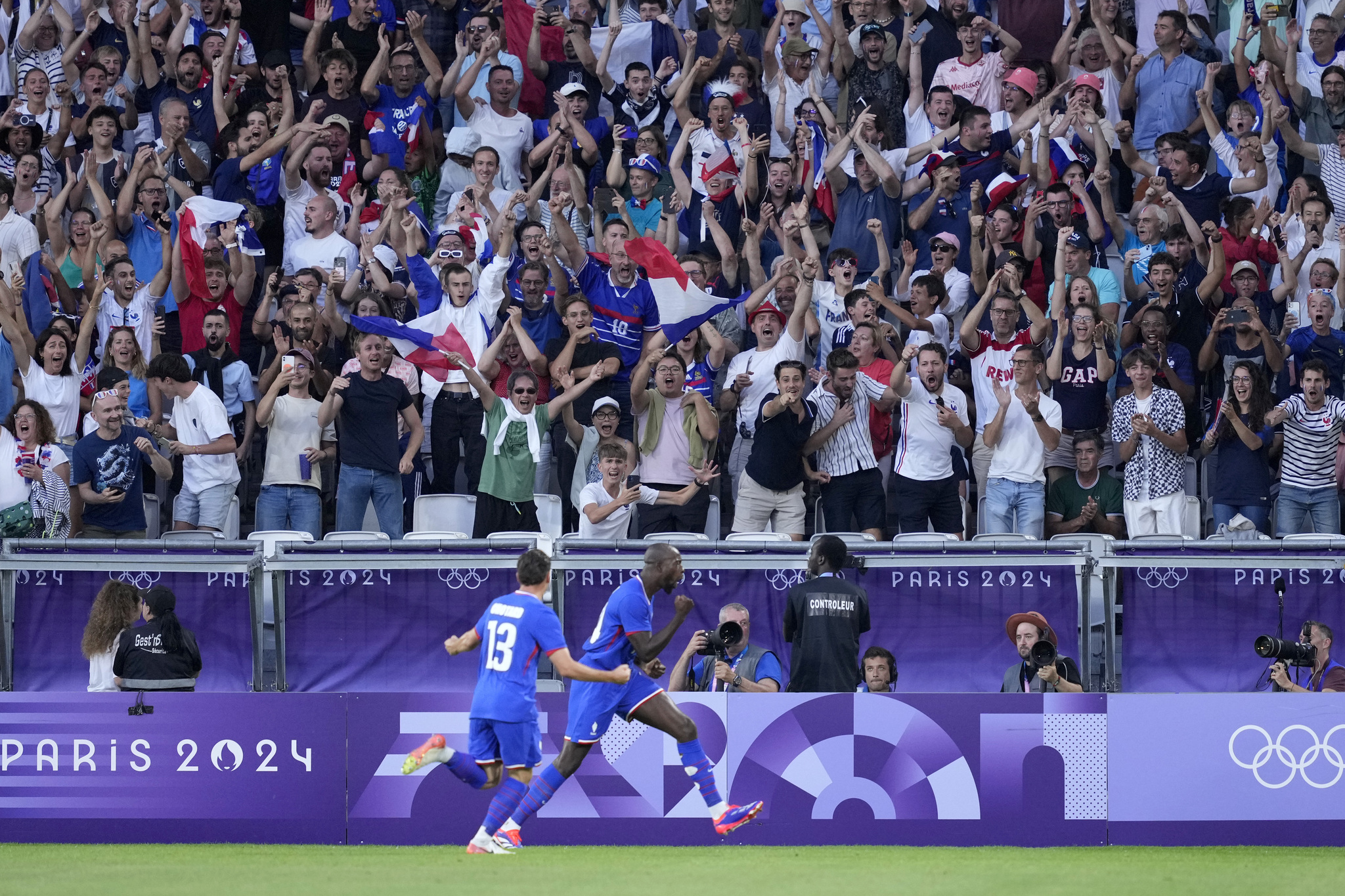 France's Jean-Philippe Mateta celebrates after scoring during a quarter final soccer match between France and  lt;HIT gt;Argentina lt;/HIT gt;, at Bordeaux Stadium, during the 2024 Summer Olympics, Friday, Aug. 2, 2024, in Bordeaux, France. (AP Photo/Moises Castillo)