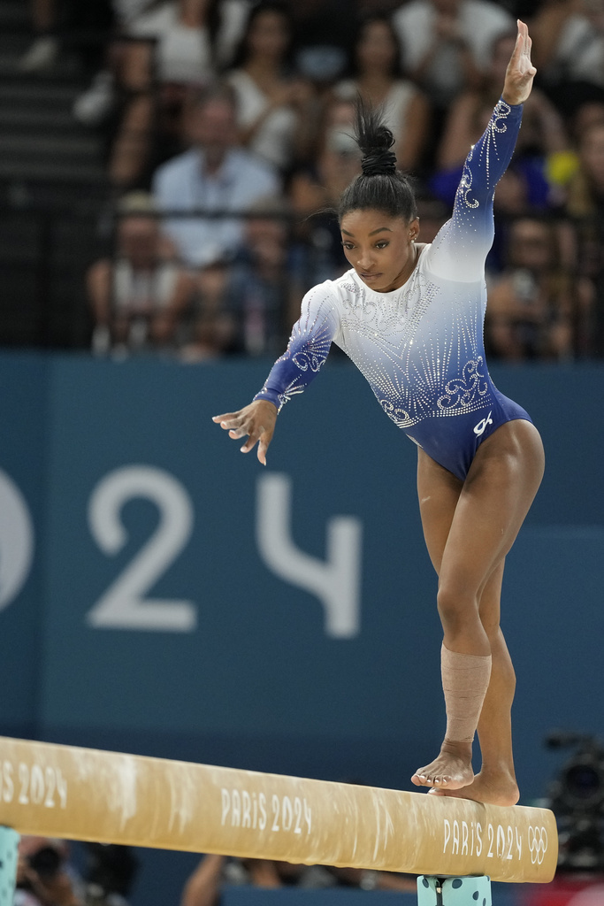 Simone Biles qued 5 clasificada en barra fija despus de que se...