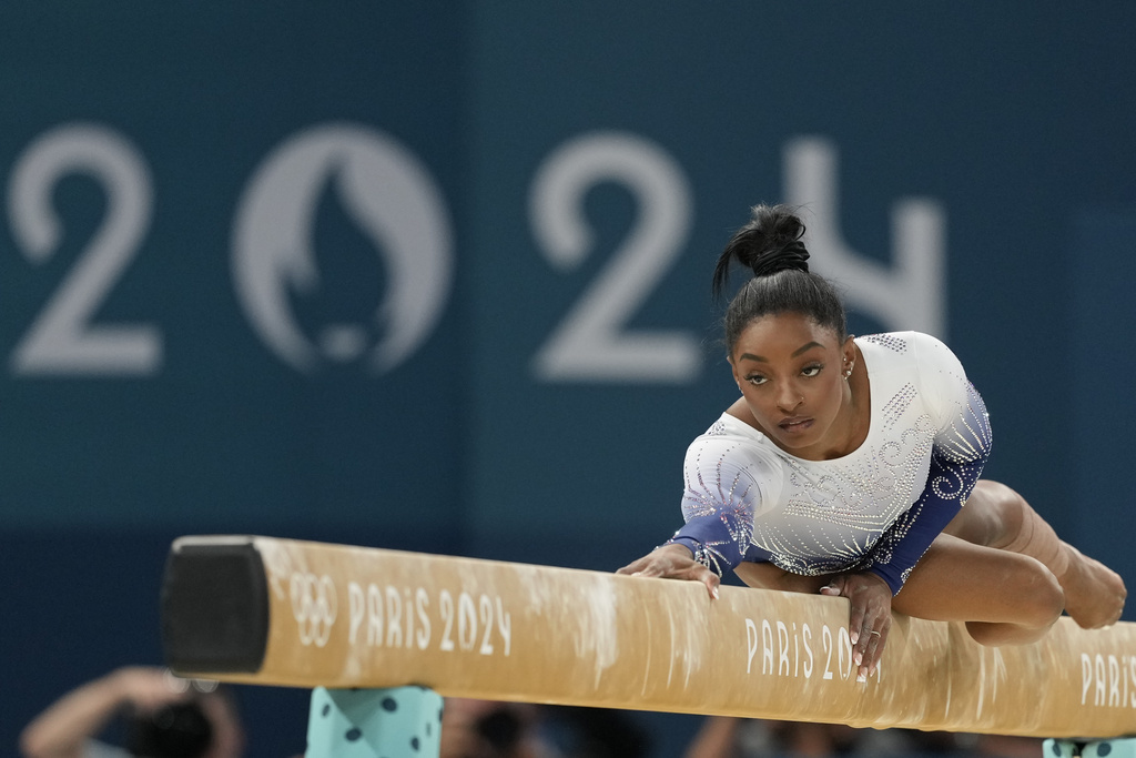 Simone Biles qued 5 clasificada en barra fija despus de que se...