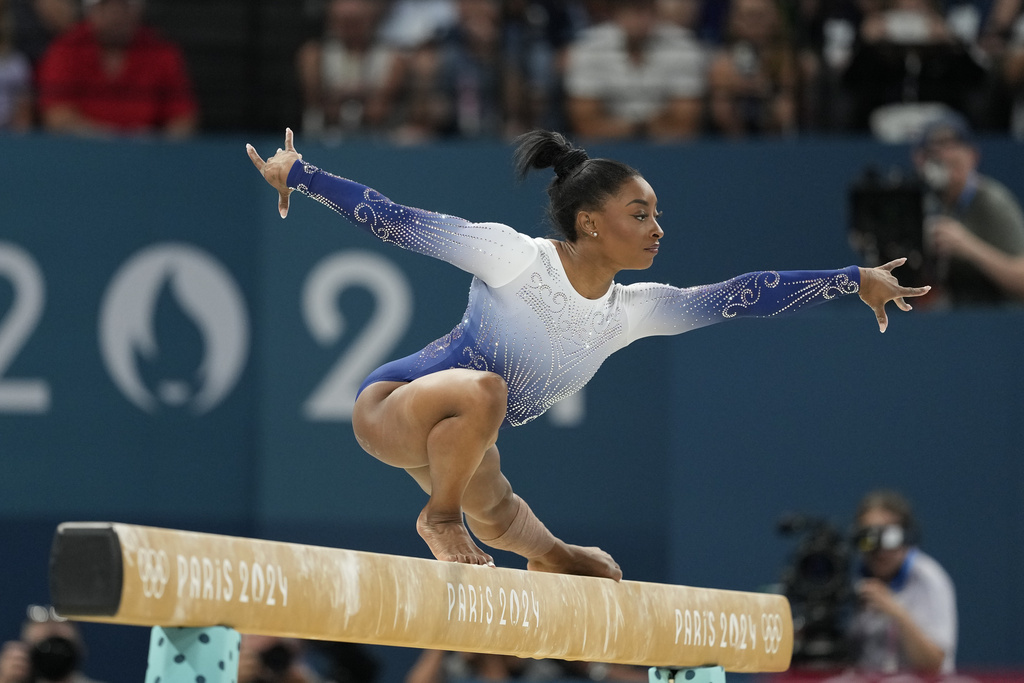 Simone Biles qued 5 clasificada en barra fija despus de que se...