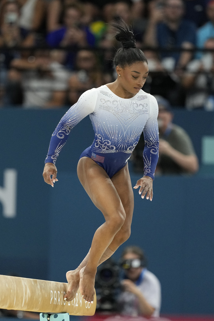 Simone Biles qued 5 clasificada en barra fija despus de que se...