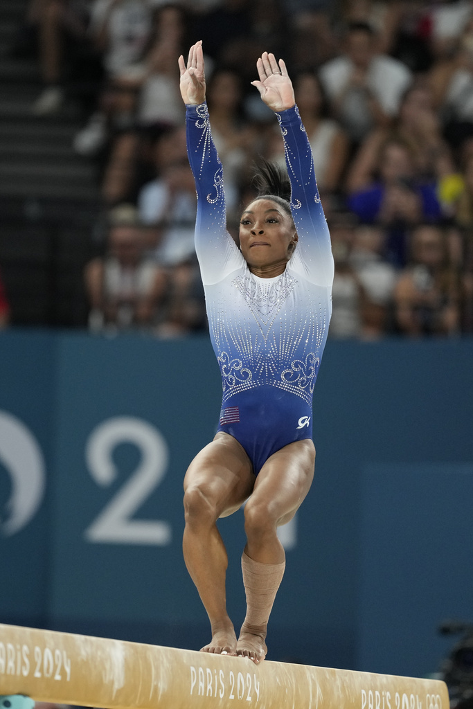 Simone Biles qued 5 clasificada en barra fija despus de que se...