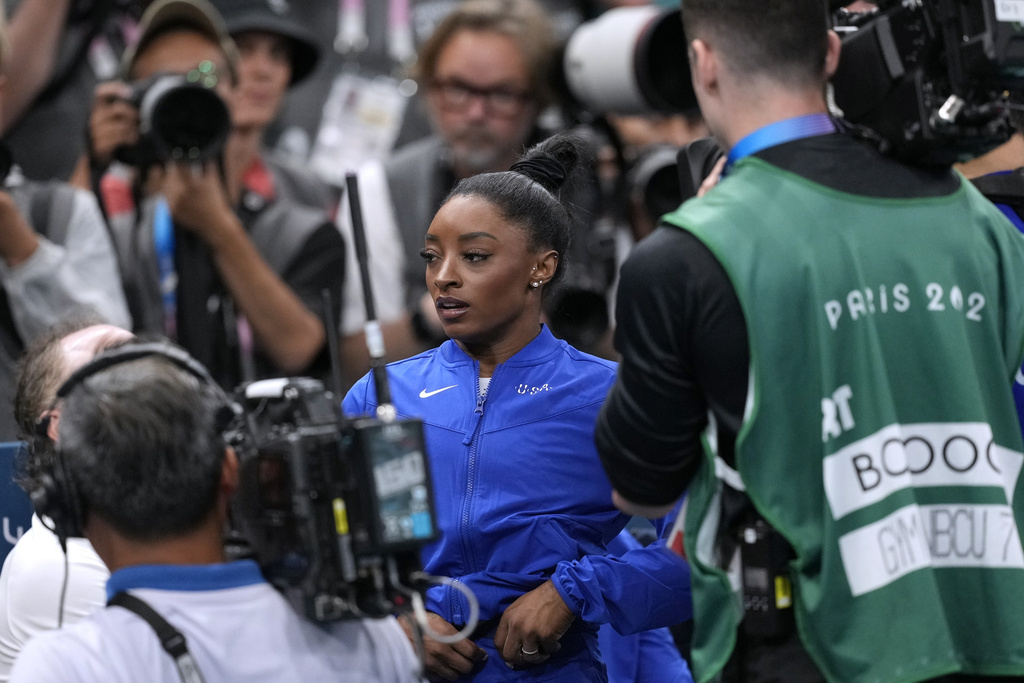 Simone Biles qued 5 clasificada en barra fija despus de que se...