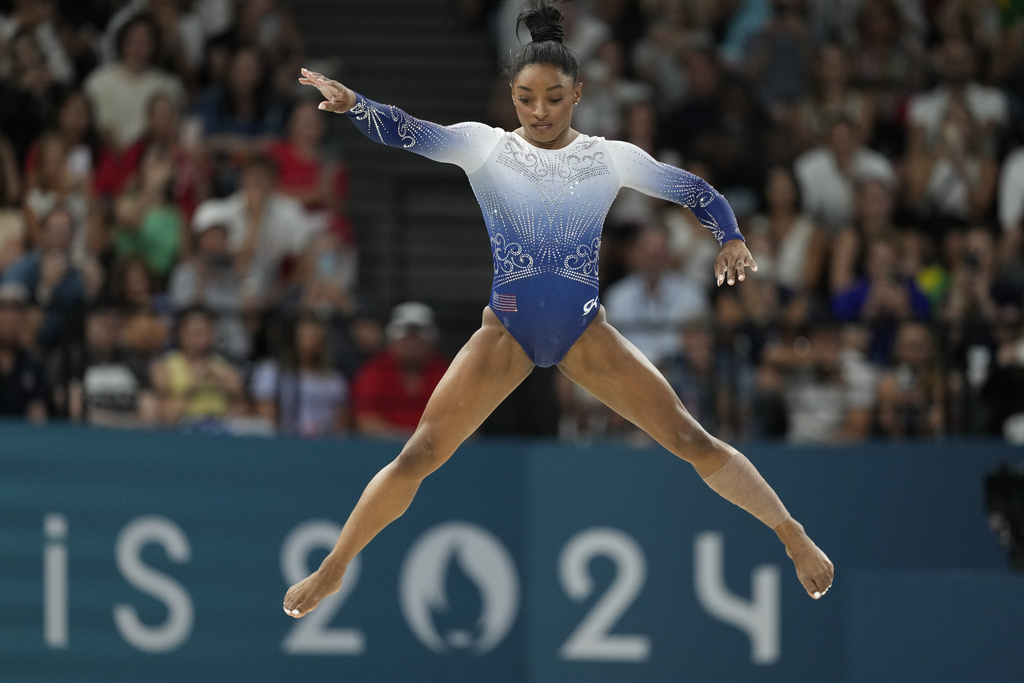 Simone Biles qued 5 clasificada en barra fija despus de que se...