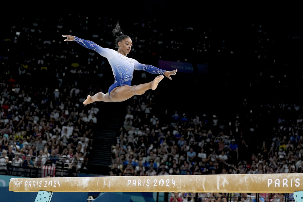 Simone Biles qued 5 clasificada en barra fija despus de que se...