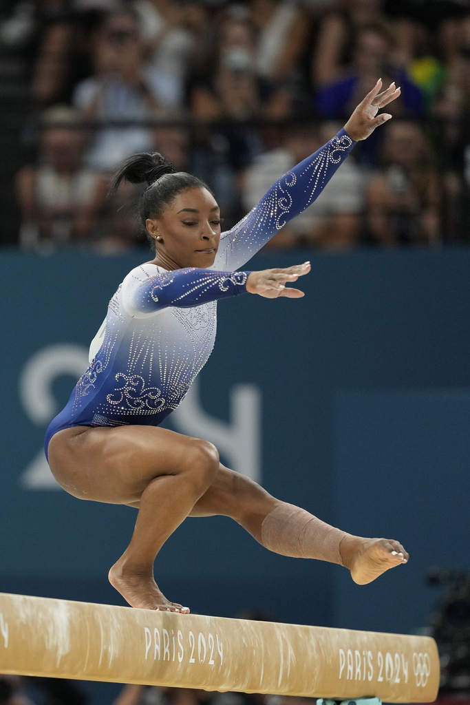 Simone Biles qued 5 clasificada en barra fija despus de que se...