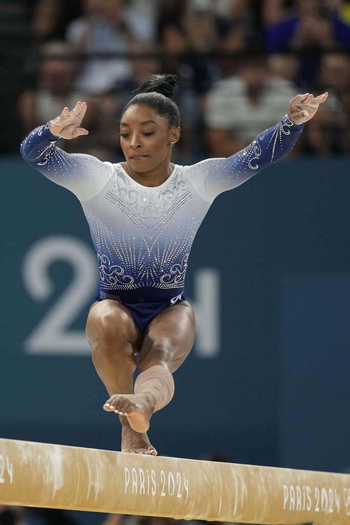 Simone Biles qued 5 clasificada en barra fija despus de que se...