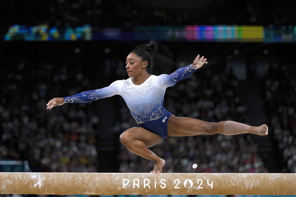 Simone Biles qued 5 clasificada en barra fija despus de que se...