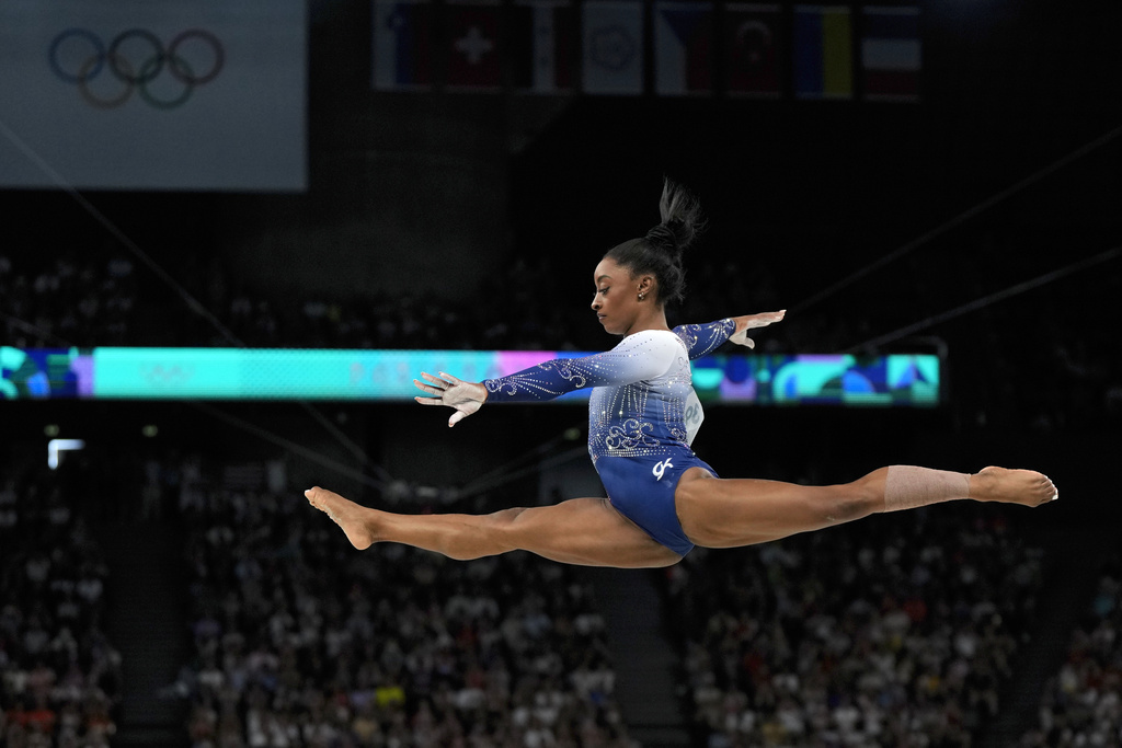 Simone Biles qued 5 clasificada en barra fija despus de que se...