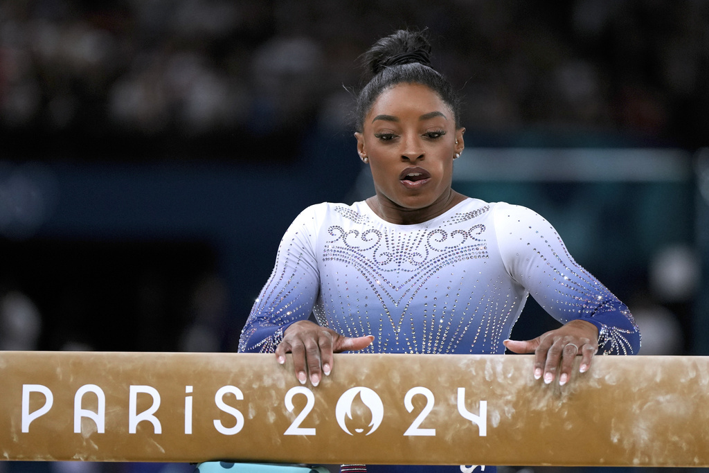 Simone Biles qued 5 clasificada en barra fija despus de que se...