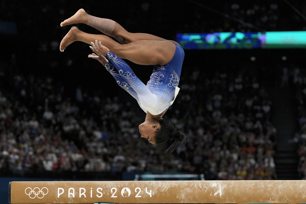 Simone Biles qued 5 clasificada en barra fija despus de que se...