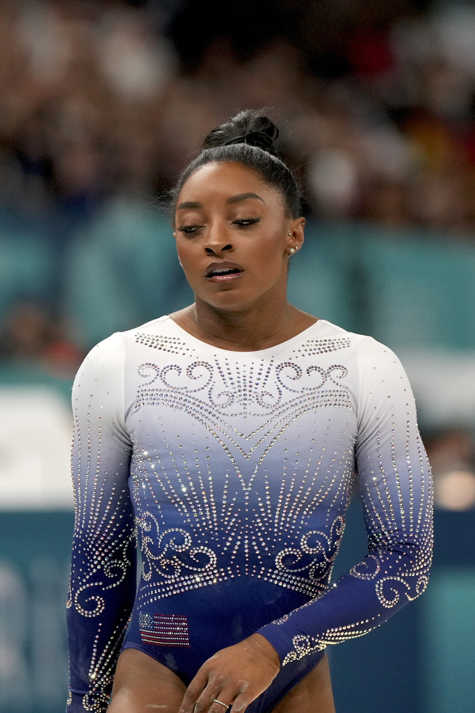 Simone Biles qued 5 clasificada en barra fija despus de que se...