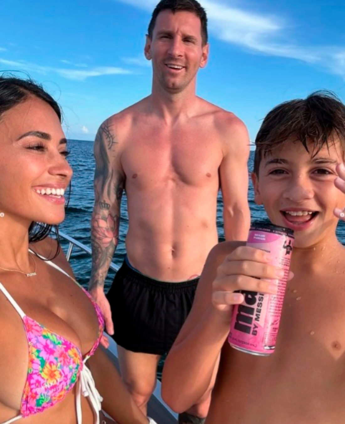 Thiago Messi tambin aprovech para refrescarse en el calor del...