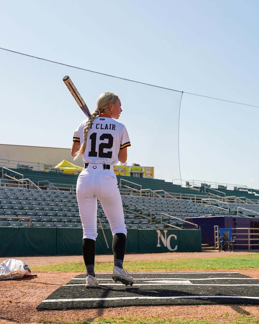 Quin es Brylie St. Clair? La jugadora ms sexy de softbol que...