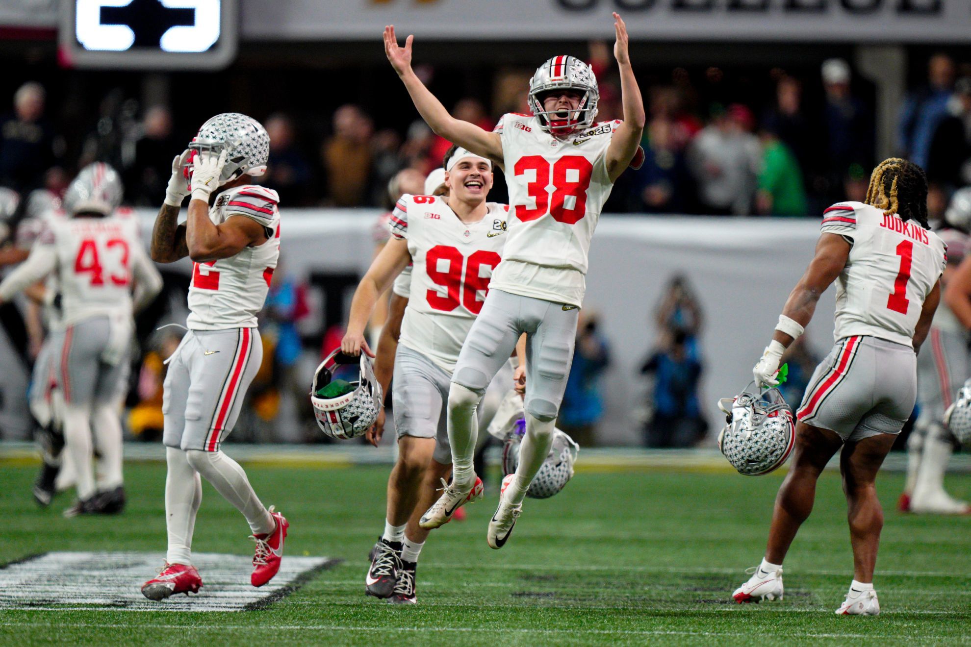 Los Buckeytes superaron todas las presiones dentro y fuera del emparrillado para ser campeones