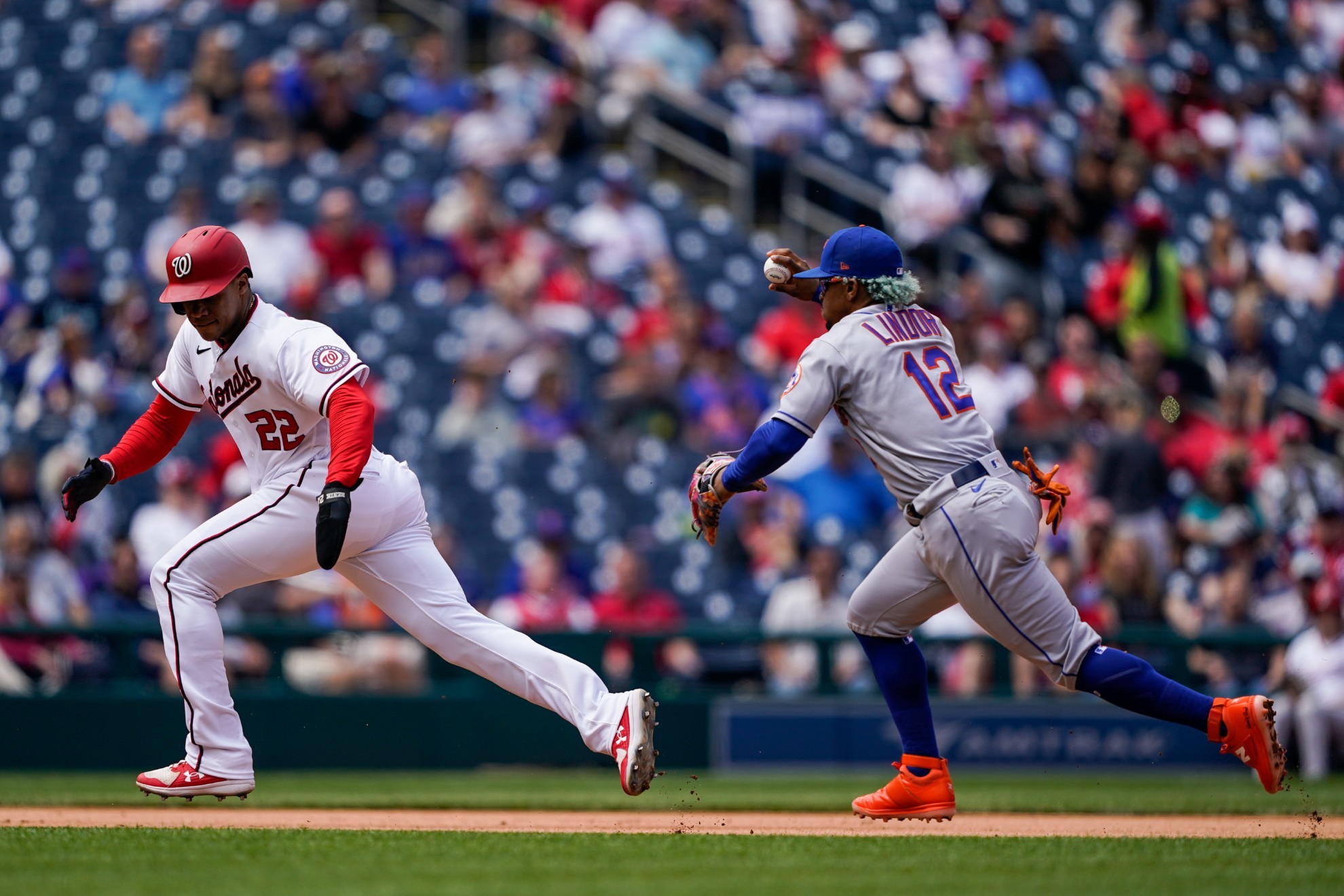 Juan Soto (izq.) y Francisco Lindor (der.) se enfrentaron varias veces cuando el dominicano jugaba para los Nationals.