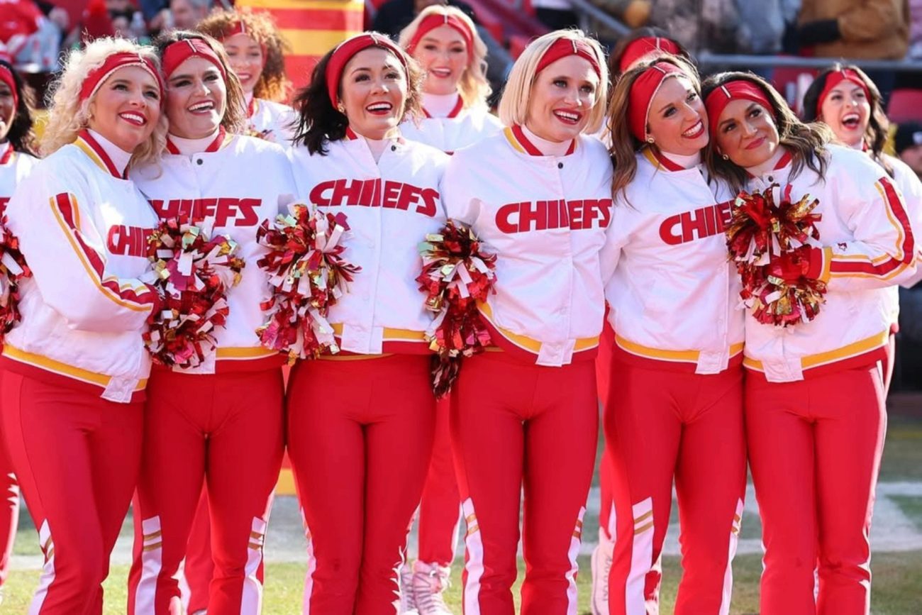 Las cheerleaders de los Chiefs deleitarn a sus aficionados en el...