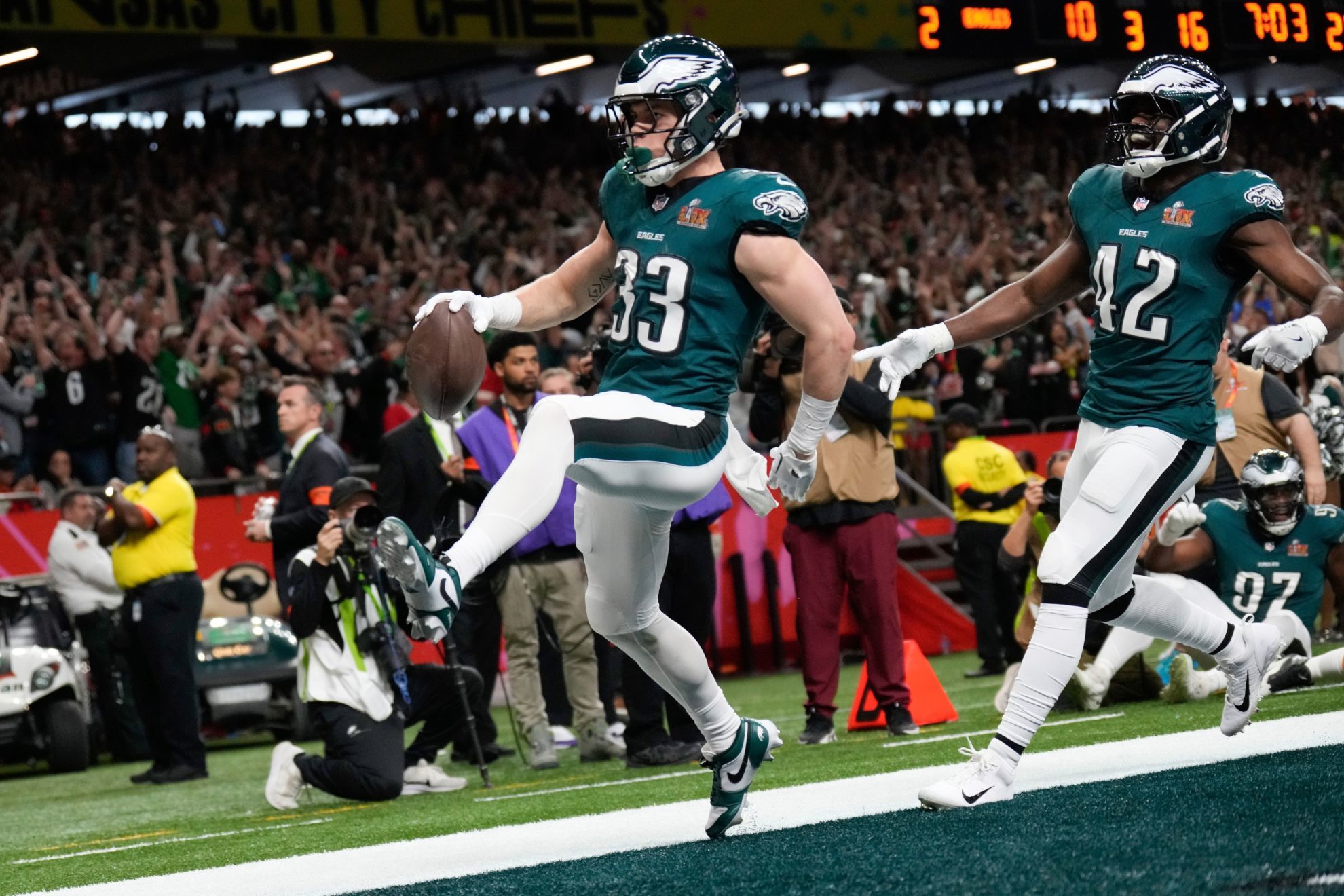 Philadelphia impide a Kansas City hacer historia con una paliza para llevarse el Super Bowl LIX