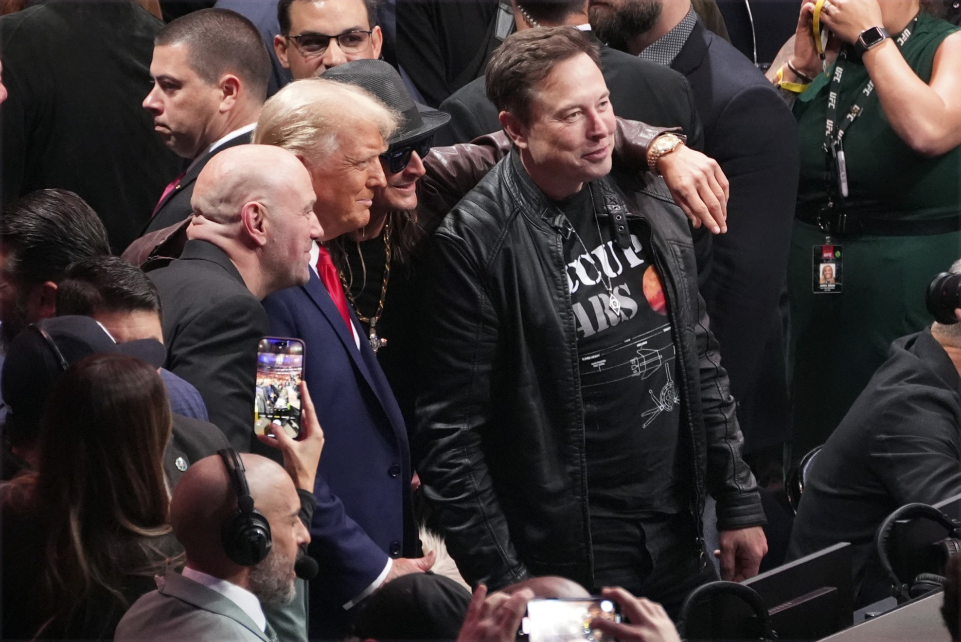 Elon Musk acompa a Donald Trump a UFC 309. (Foto: LAPRESSE)