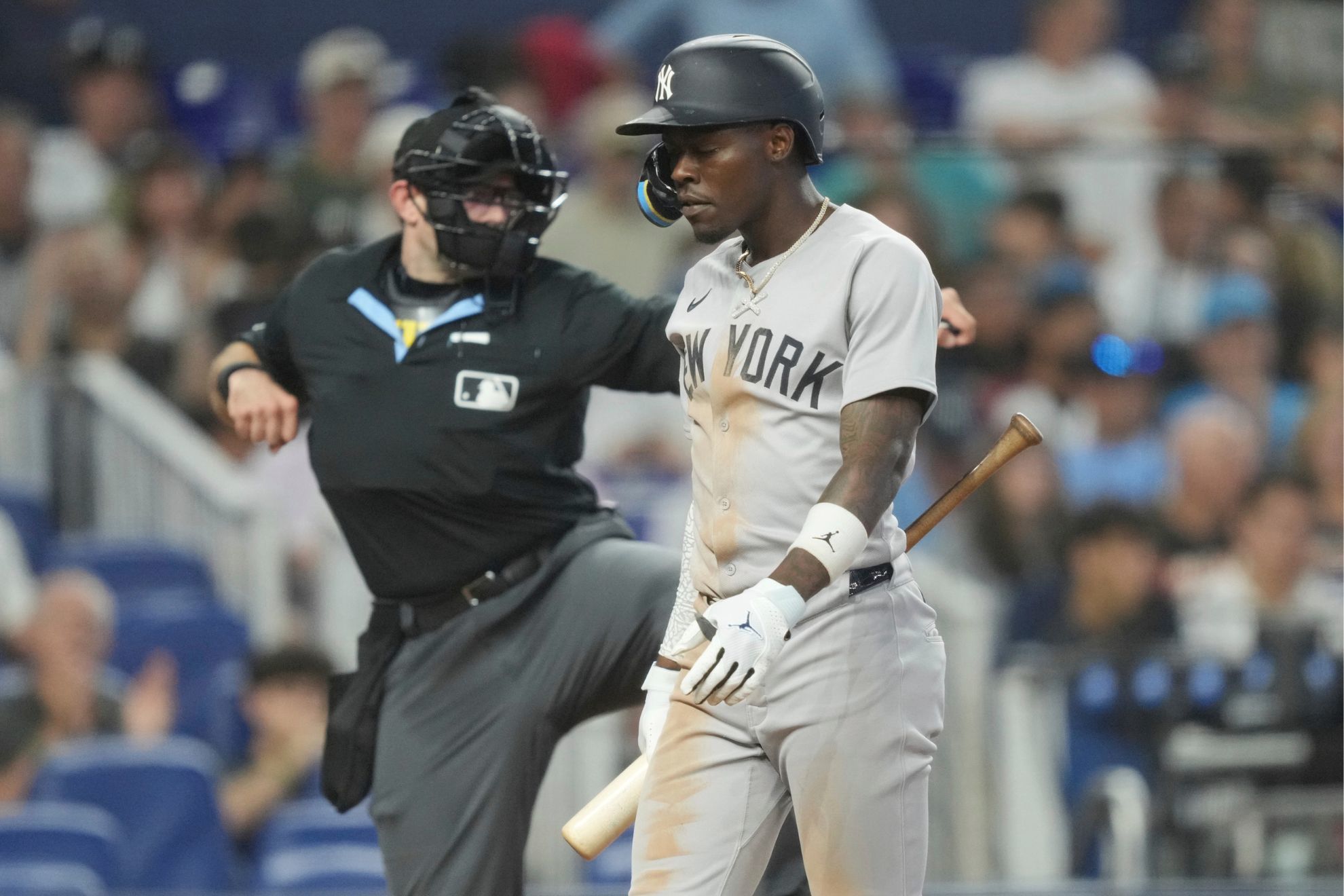 Jazz Chrisolm es señalado por su error contra los Marlins